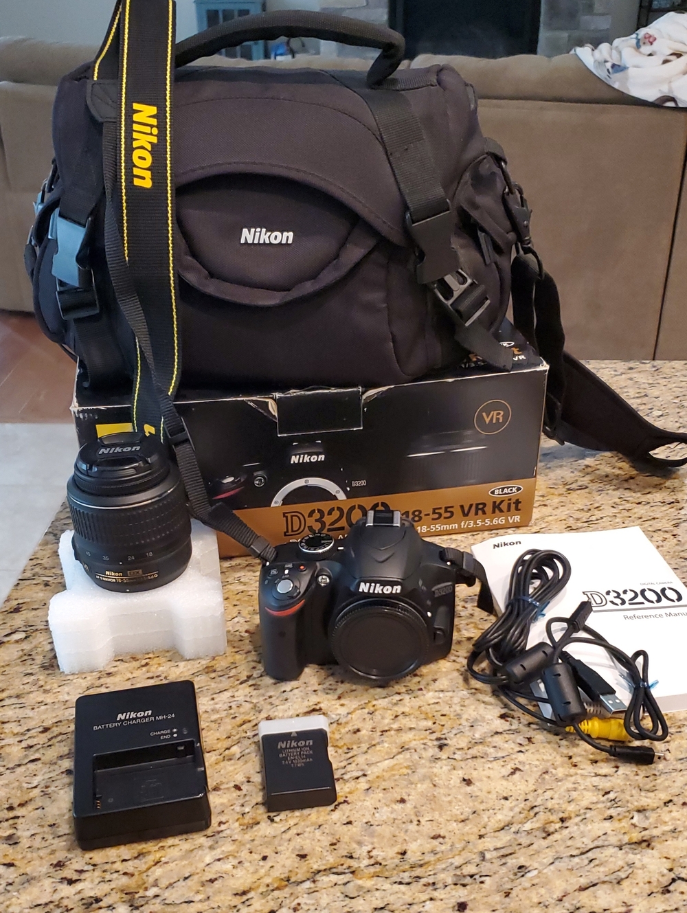 Nikon D3200 DSLR Kit with 18-55mm Lens, Carrying Case & Much More ... Immaculate